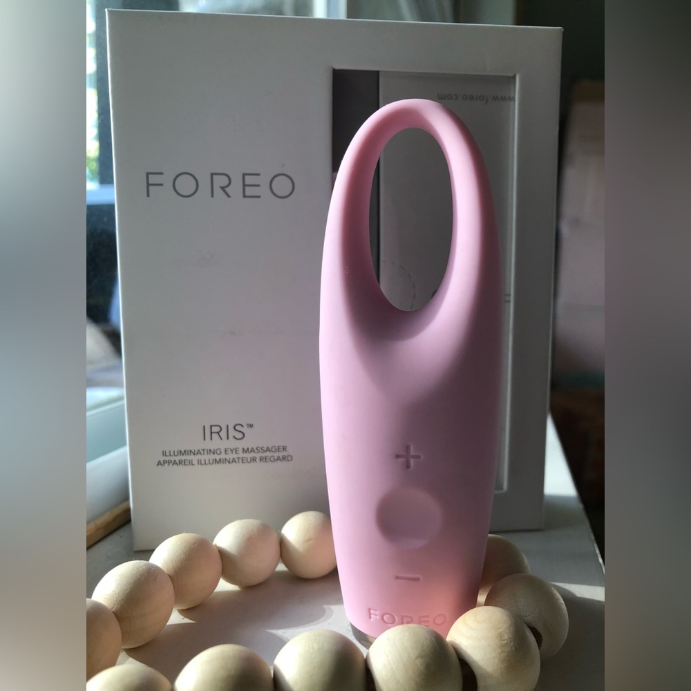 IRIS™ Illuminating eye massager
